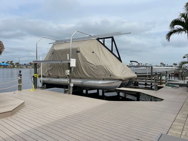 Pontoons & tritoons